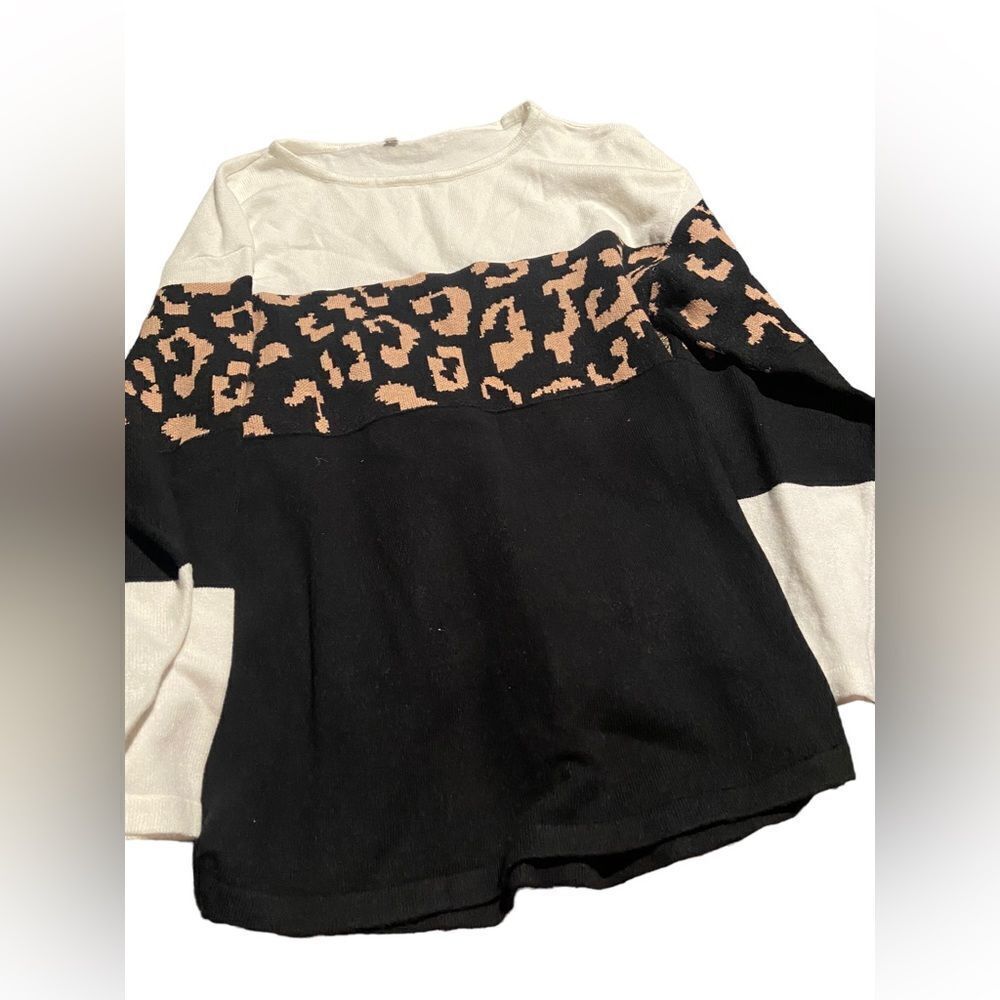 Kim rogers sweater size smalll new never worn see pics